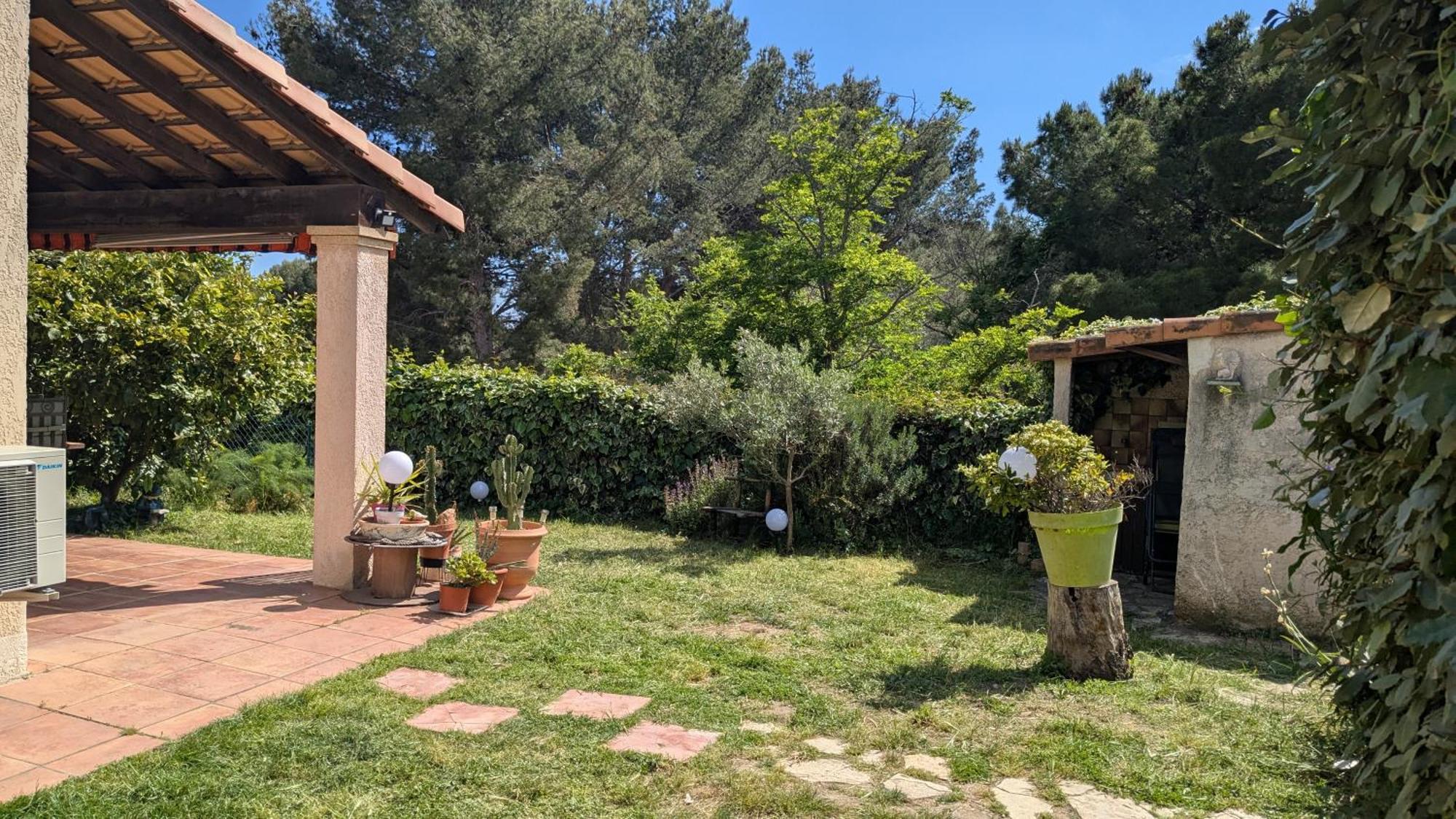 Maisonnette Kalis Calme Avec Climatisation Parking Jardin Cadre Campagne Plages A Pieds Бандоль Экстерьер фото